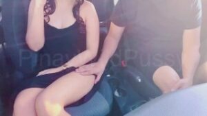 Asian Pinay Gets Asked Her Ex Driver To Finger Her Wet Pussy At The Parking Lot