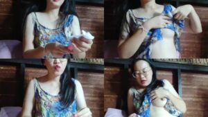 Asian with juice cam show