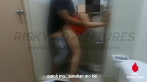 Patakas Na Tinira sa Banyo ang Misis ni Kumpare – Pinay Bathroom Fuck