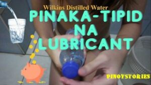 Tinamaan ng Tamod ang Lens ng Canon Camera + Handjob ng Horny Pinay Gamit ang Wilkins Mineral Water