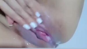 Sabayan nyo ko..   wet and creamy pussy